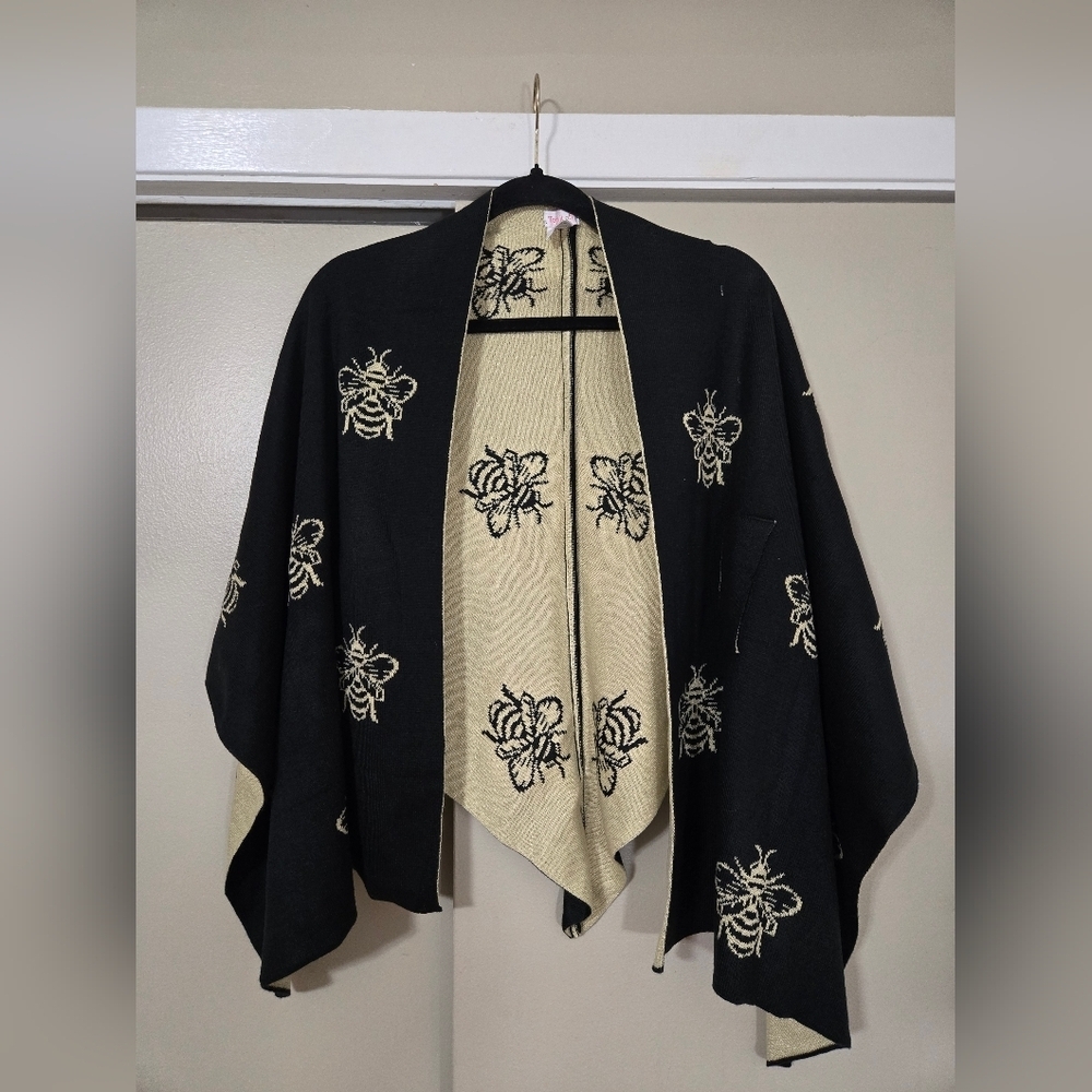 Top It Off Black and Gold Women's Wrap with Bee Design One Size
